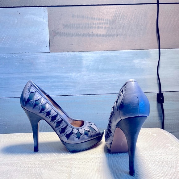 BCBGeneration 2 tone blue leather peep toe pump with platform - Picture 5 of 9